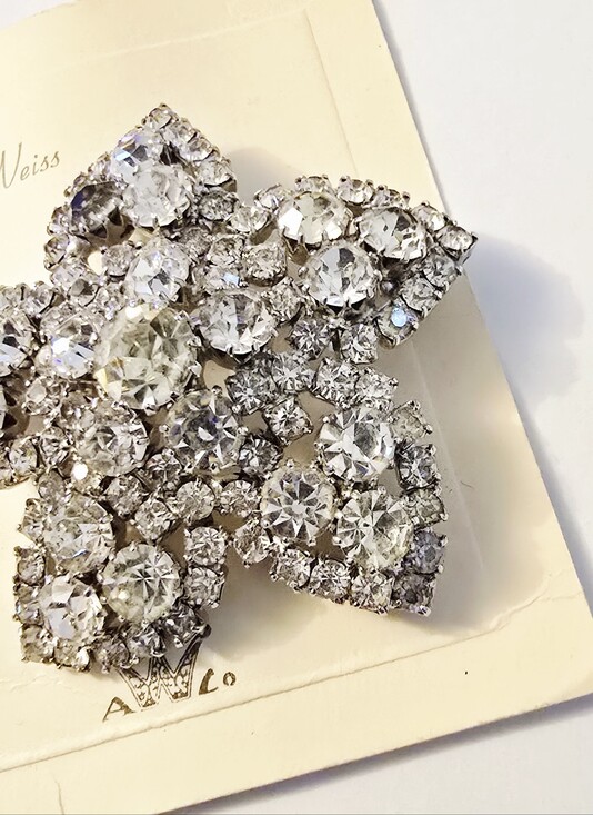 Albert Weiss Jewelry - Albert Weiss vintage rhinestone 50s Star Flower Brooch Dead stock original card